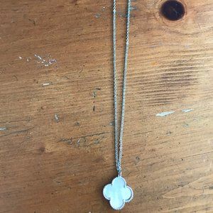 Clover 10 " Necklace - Mother of Pearl/Silver